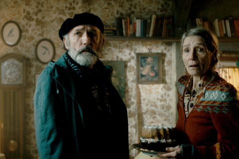 Viktor (Karl Markovics) und Margit (Barbara Nüsse) leben im selben Hamburger Mietshaus. Margit hat als Kind den Bombenhagel auf die Stadt erlebt und leidet bis heute unter diesem Trauma.