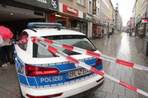 Die Anwohner sollen in ihren Häusern bleiben. Foto: Thomas Frey/dpa
