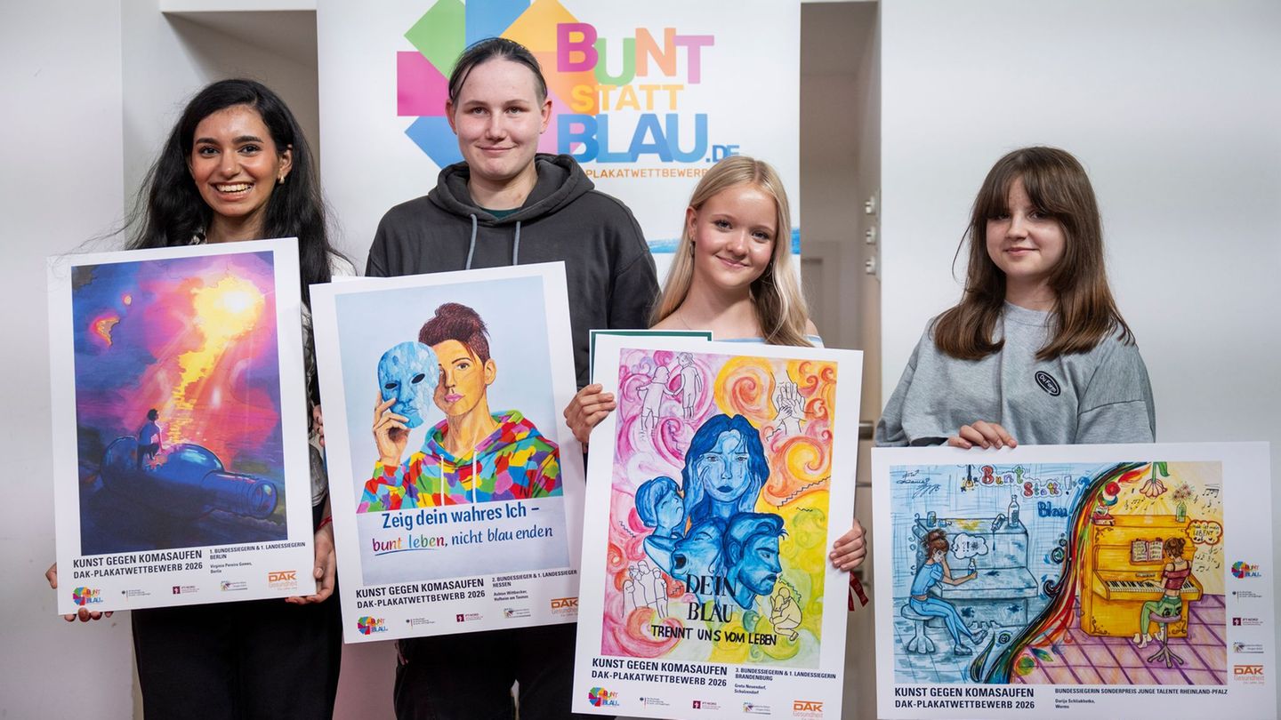 Beim Bundeswettbewerb „bunt statt blau“ sind Schülerinnen aus Berlin und Brandenburg für ihre Plakate ausgezeichnet worden. Foto
