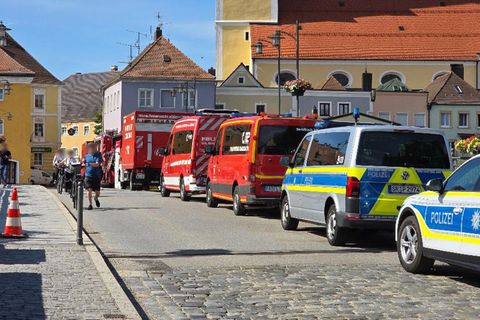 Großeinsatz für Feuerwehr und Rettungskräfte bei einem Säureunfall in Vilshofen. Foto: --/Zema Median/dpa