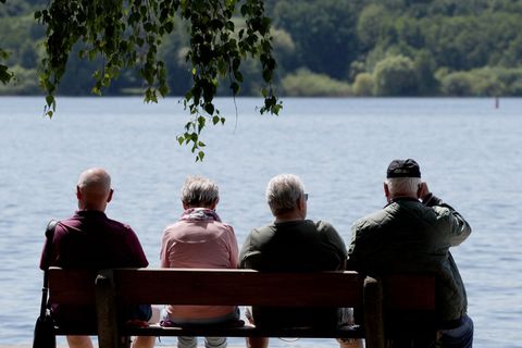 In Mecklenburg-Vorpommern steigen viele vorzeitig aus dem Berufsleben aus und nehmen dafür Abschläge bei der Rente in Kauf. (Sym