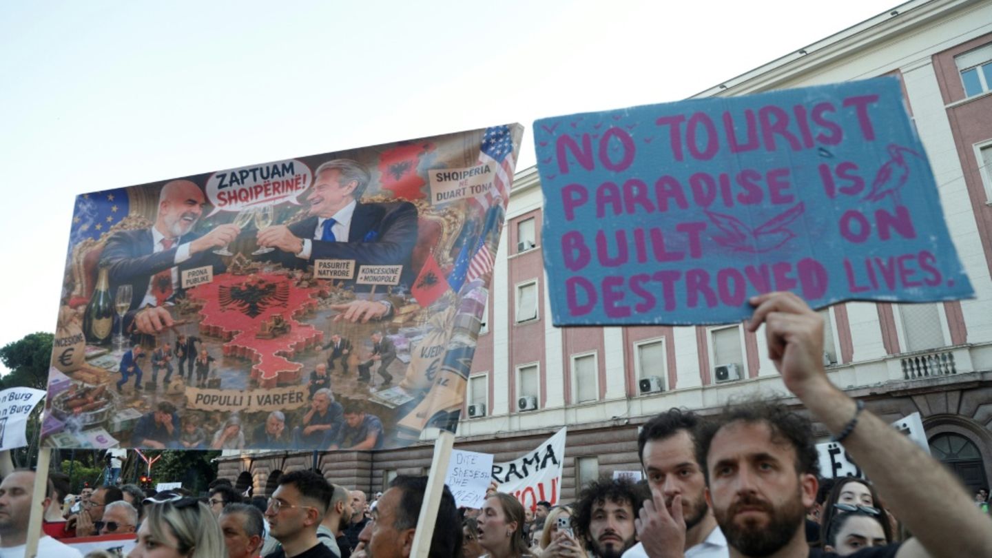 Tausende protestieren in Albanien gegen Luxus-Bauprojekt von Trumps Schwiegersohn