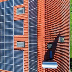 Der Anstieg der Öl- und Benzinpreise führt zu verstärkter Nachfrage nach Solaranlagen und Elektroautos. (Symbolbild) Foto: Patri