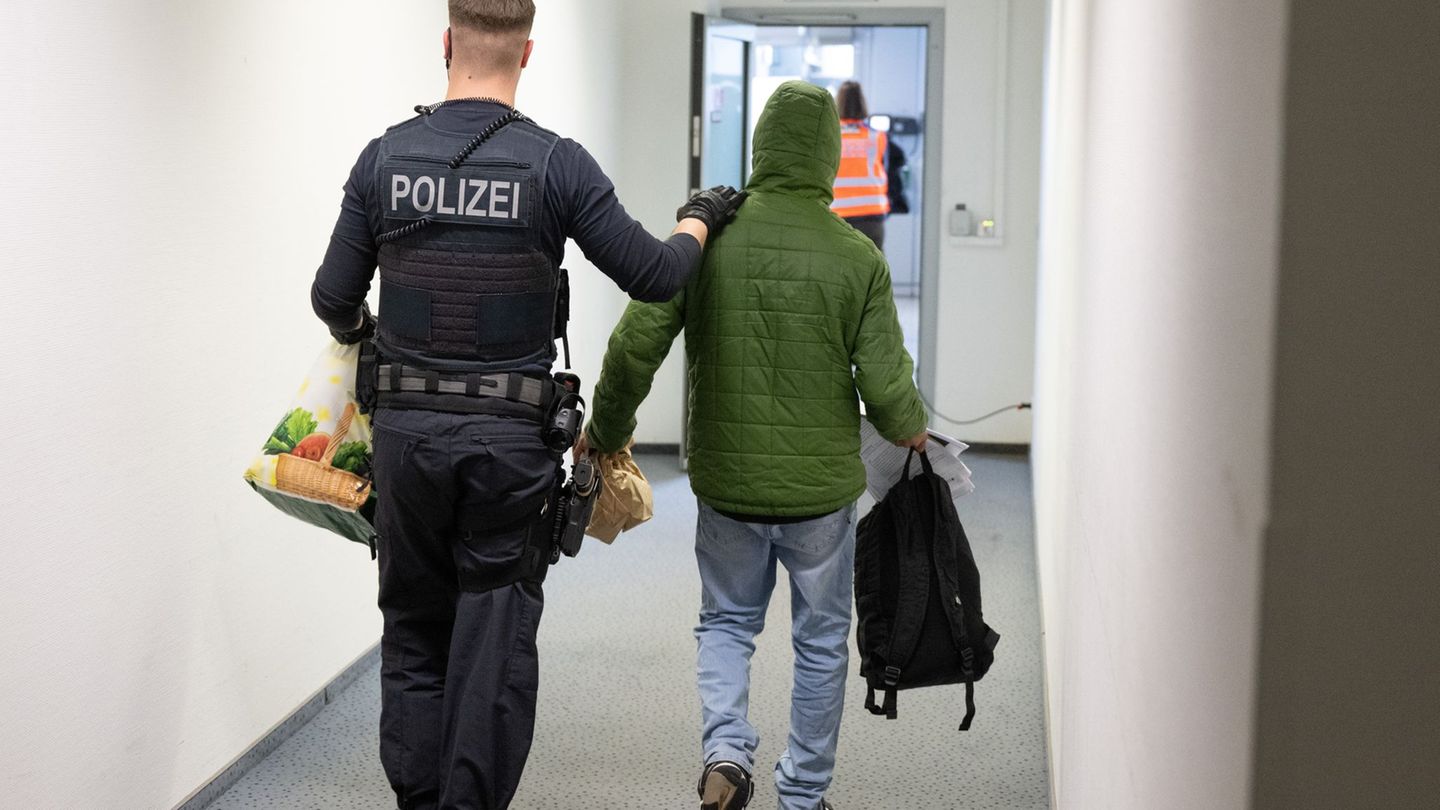 Kriminalität und Migration: Minister will bei kriminellen Ausländern mehr durchgreifen