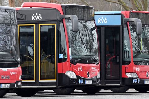 In Kiel ersetzt die KVG ihre Dieselbusse durch Fahrzeuge mit Elektroantrieb. (Symbolbild) Foto: Carsten Rehder/dpa