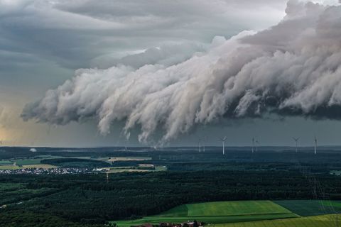 Gewitter bleiben ein Thema in Baden-Württemberg. Foto: Jason Tschepljakow/dpa