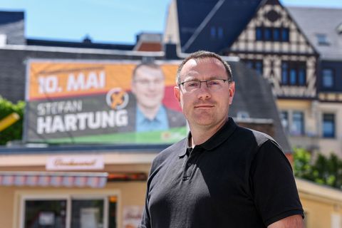 Stefan Hartung, Mitbegründer der rechtsextremen „Freien Sachsen“, will Oberbürgermeister von Aue-Bad Schlema werden. Im ersten W