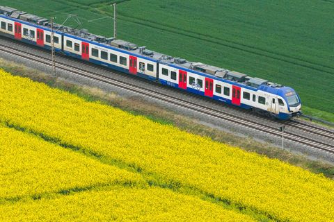 Unter anderem die S4 der S-Bahn Hannover ist betroffen. (Symbolbild) Foto: Julian Stratenschulte/dpa