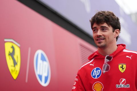Er bekommt einen neuen Vertrag bei Ferrari. (Archivbild) Foto: Asanka Brendon Ratnayake/AP/dpa