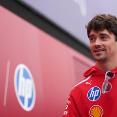 Er bekommt einen neuen Vertrag bei Ferrari. (Archivbild) Foto: Asanka Brendon Ratnayake/AP/dpa