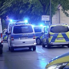 Polizeiautos bei einem Großeinsatz in Dortmund