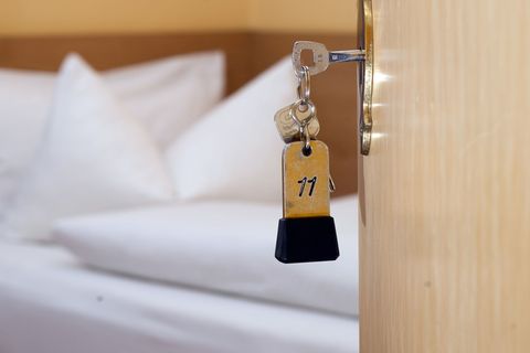 Das Hotel entschuldigte sich per E-Mail bei dem Gast. (Symbolbild) Foto: Swen Pförtner/dpa