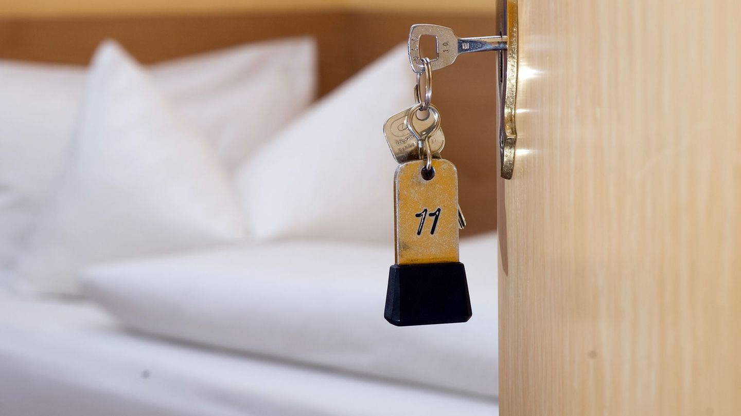 Das Hotel entschuldigte sich per E-Mail bei dem Gast. (Symbolbild) Foto: Swen Pförtner/dpa