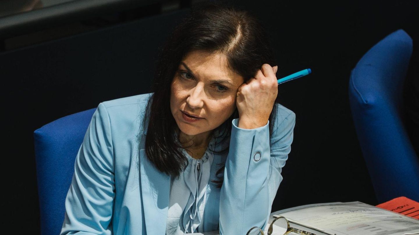 „Die internen Turbulenzen wiegen schwer“: Wirtschaftsministerin Katherina Reiche muss sich gegen viel Kritik aus dem eigenen Ministerium wehren