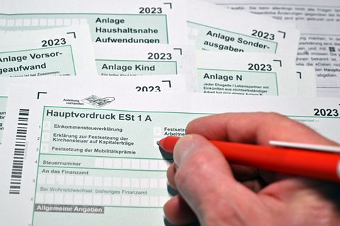 Die Bearbeitungszeiten für Einkommensteuererklärung variieren von Bundesland zu Bundesland. Foto: Martin Schutt/dpa