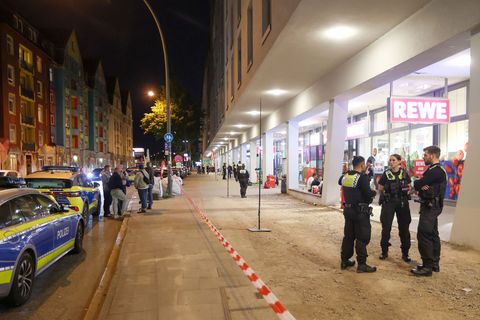 Der mutmaßliche Täter wurde nach dem Vorfall in einem Supermarkt festgenommen. Foto: Bodo Marks/dpa