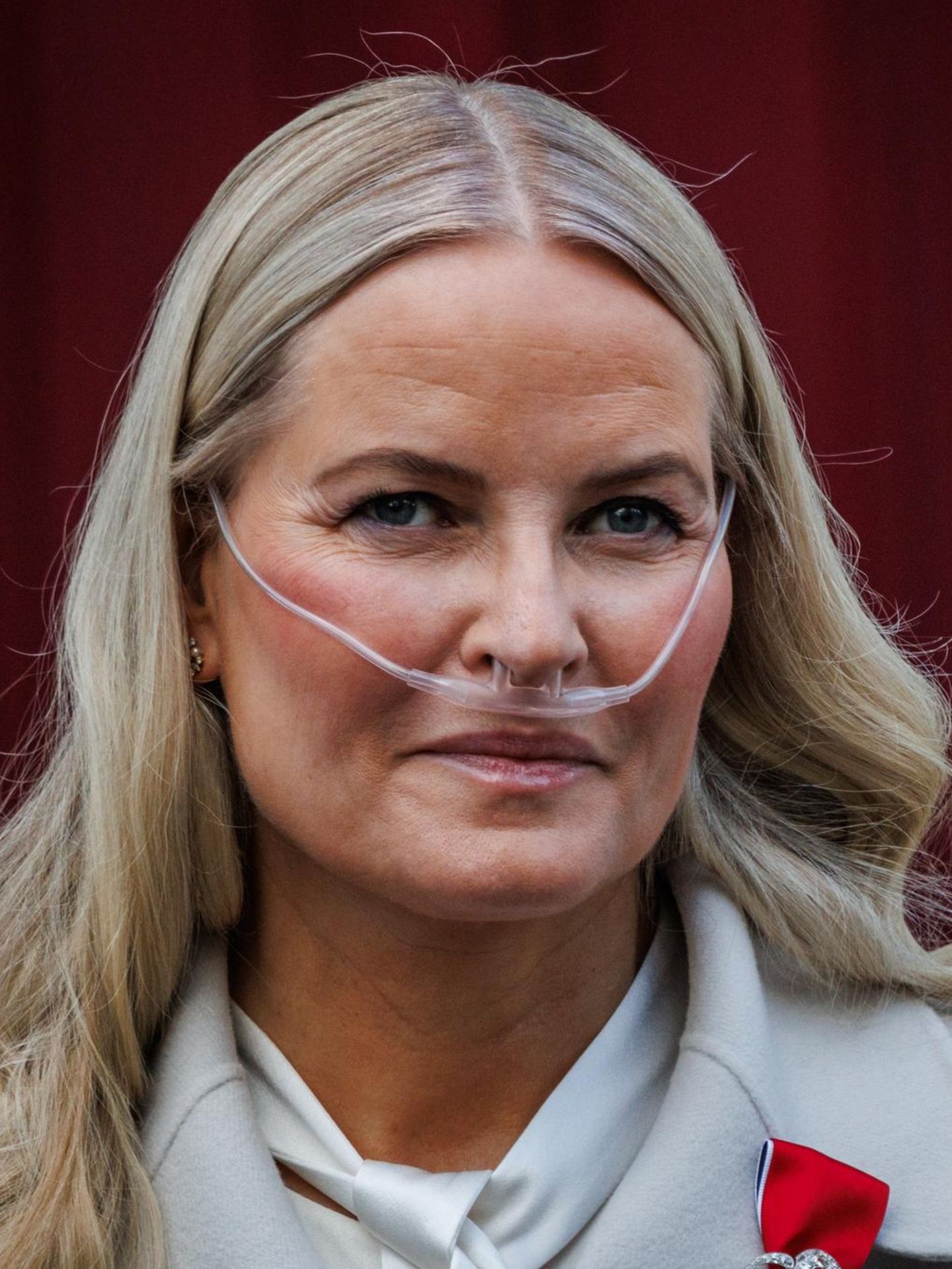 Mette-Marit mit Sauerstoffsonde