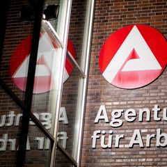 Die Bundesagentur für Arbeit braucht deutlich mehr Geld. (Archivfoto) Foto: Hauke-Christian Dittrich/Deutsche Presse-Agentur Gmb