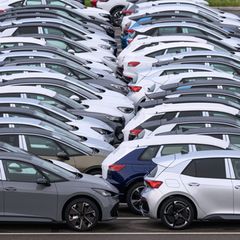 Bei den Neuzulassungen haben Autos mit Elektroantrieb erneut zugelegt. (Symbolbild) Foto: Hendrik Schmidt/dpa