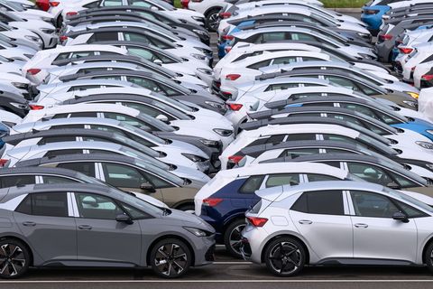 Bei den Neuzulassungen haben Autos mit Elektroantrieb erneut zugelegt. (Symbolbild) Foto: Hendrik Schmidt/dpa