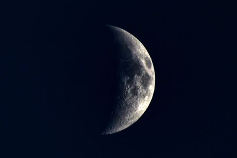 Der Mond ist als Sichel im Nachthimmel über Tschechien zu sehen. (Symbolbild) Foto: Slavek Ruta/ZUMA Wire/dpa