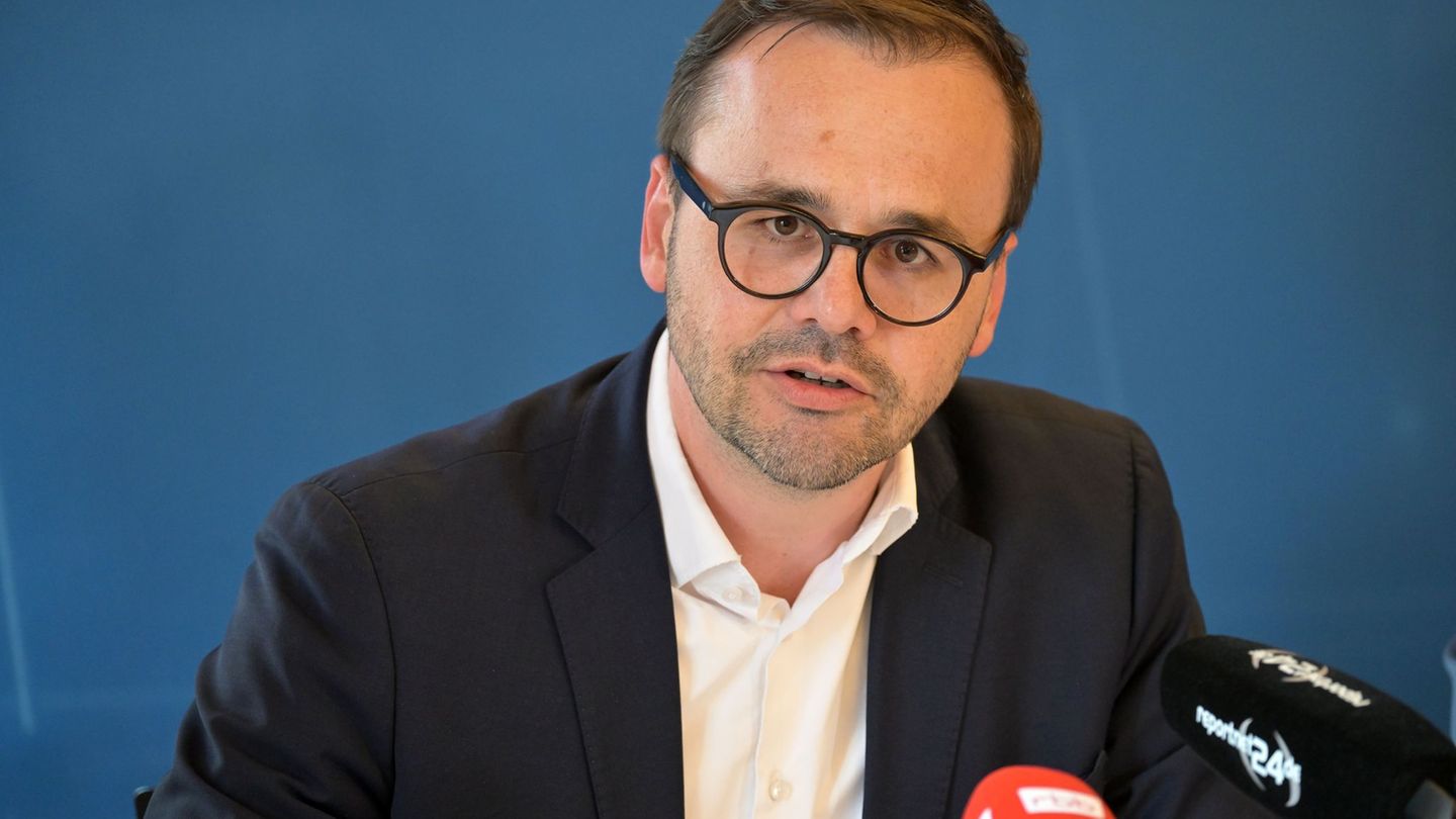 Brandenburgs Innenminister Jan Redmann (CDU) freut sich darüber, dass zwei vermisste Kinder wieder aufgetaucht sind. (Archivbild