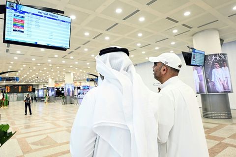 Gäste am internationalen Flughafen von Kuwait