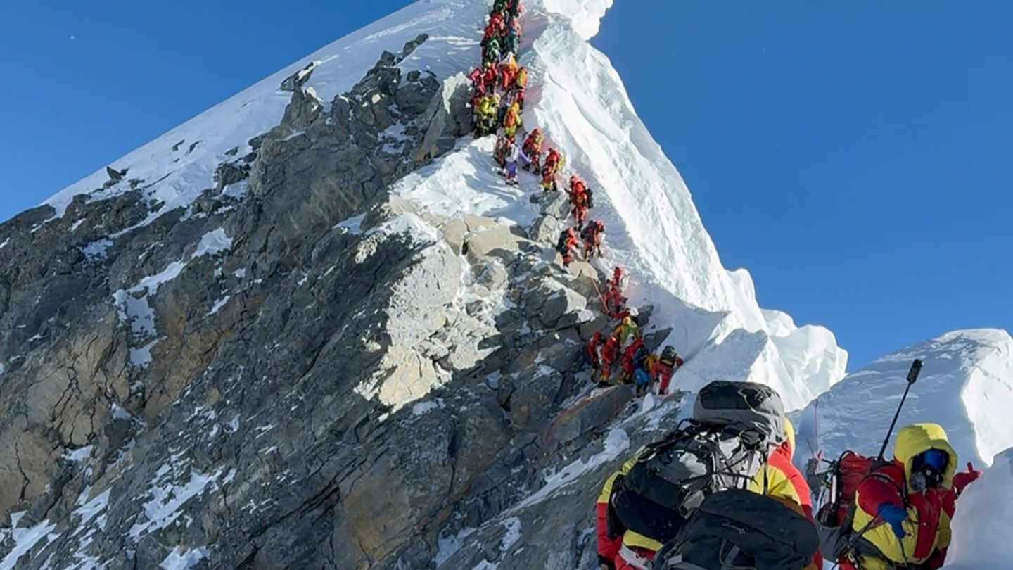 Schlangestehen auf dem Mount Everest