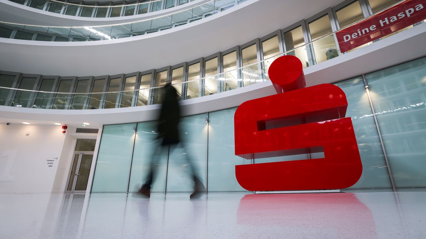 Die Hamburger Sparkasse gilt als Deutschlands größte Sparkasse. (Archivbild.) Foto: Christian Charisius/dpa