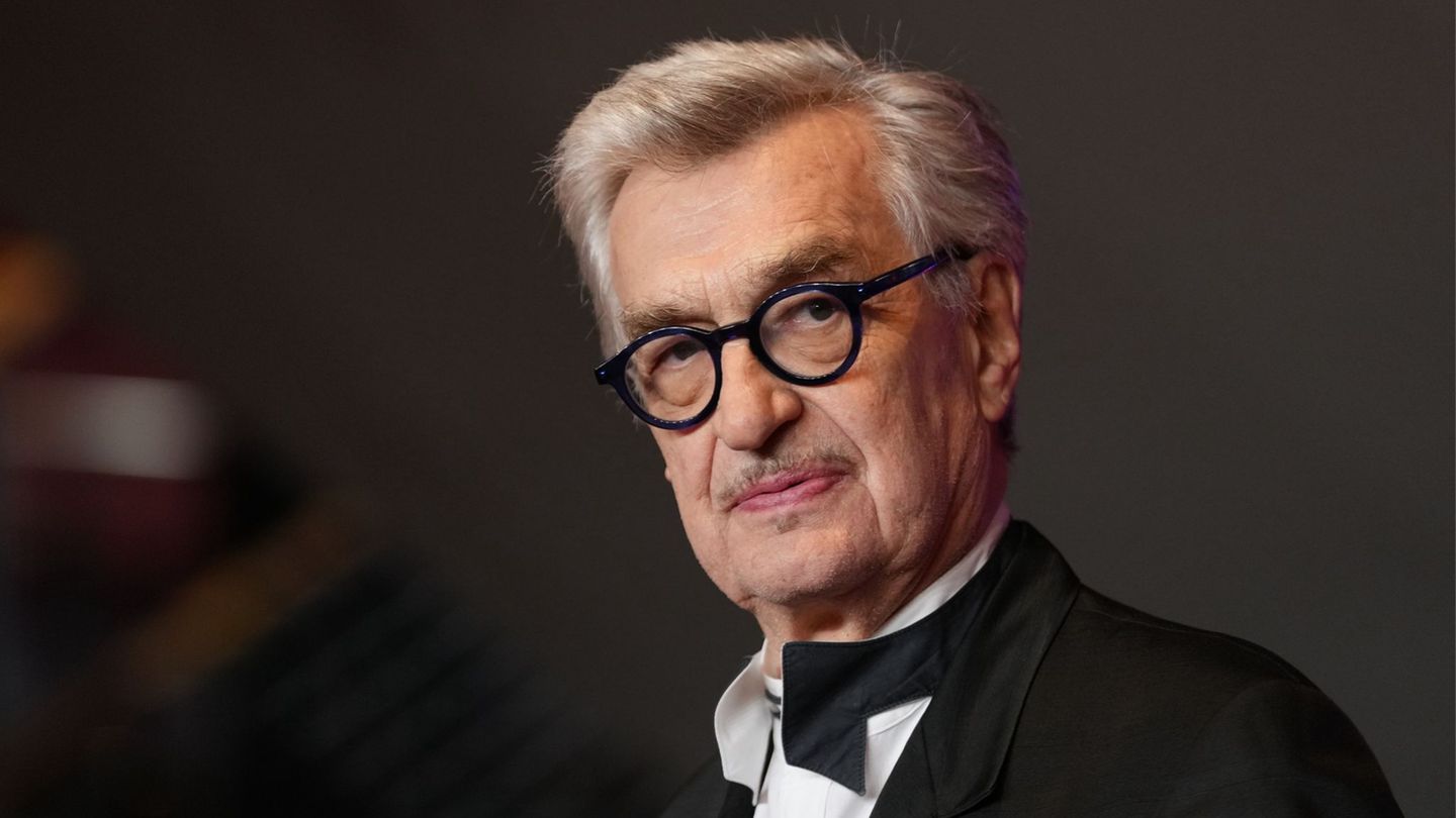 Regisseur Wim Wenders meldet sich in der Debatte zu Wort. (Archivbild) Foto: Soeren Stache/dpa