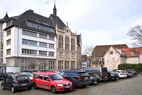 Der heutige Rathausparkplatz in Erfurt war im 14. Jahrhundert Zentrum einer jüdischen Gemeinde, am 3. August beginnen dort archä