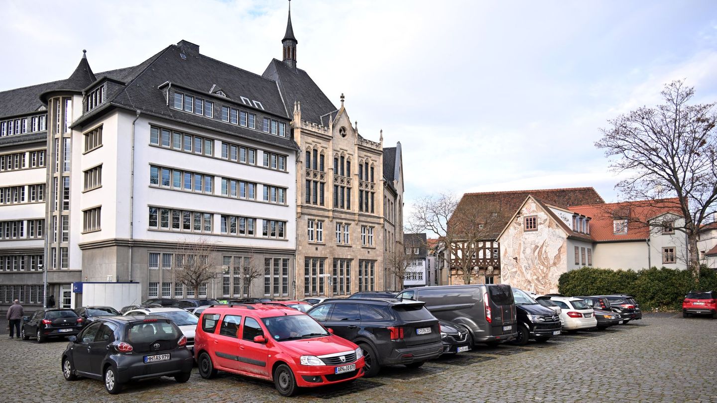 Der heutige Rathausparkplatz in Erfurt war im 14. Jahrhundert Zentrum einer jüdischen Gemeinde, am 3. August beginnen dort archä