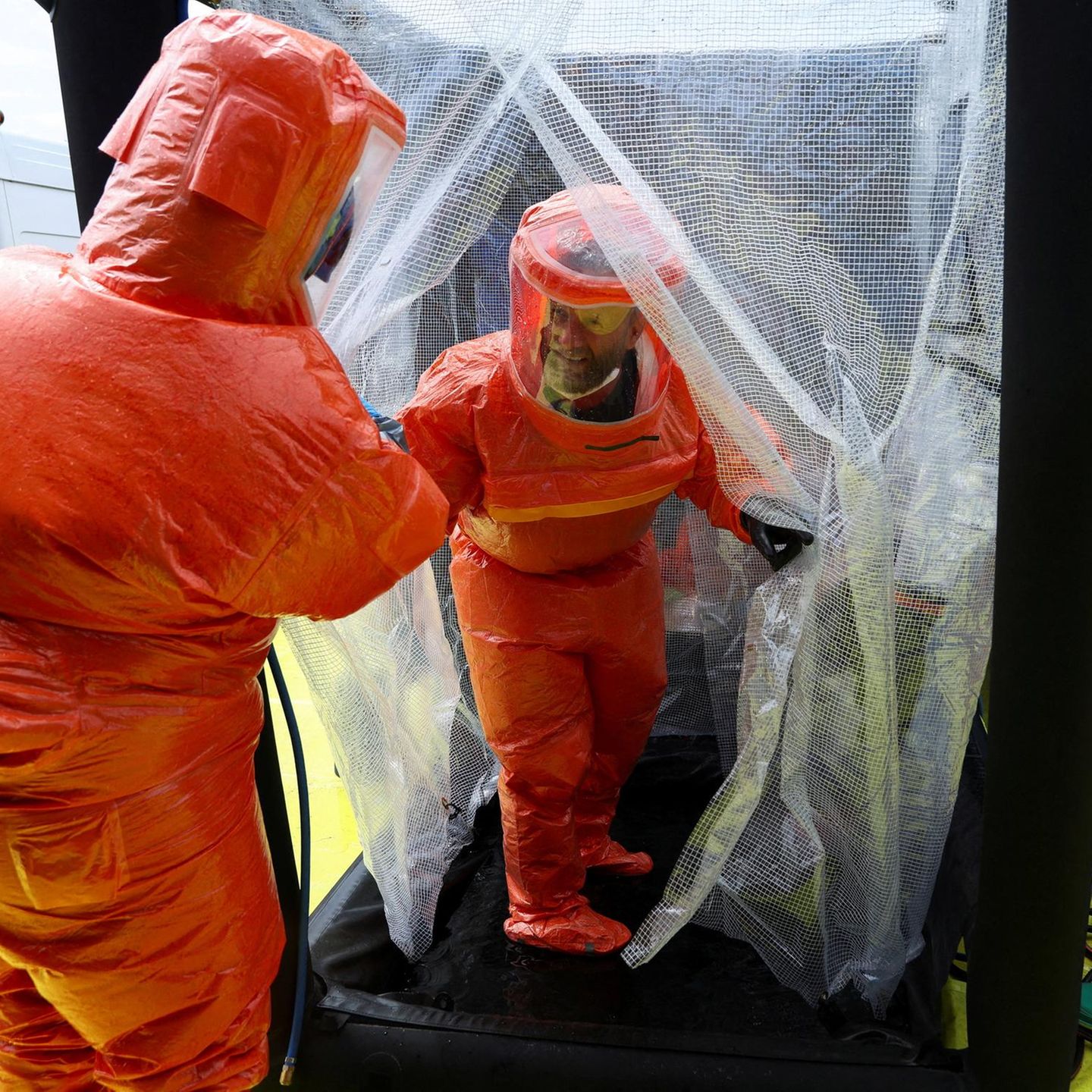 Köln, Deutschland. Angehörige deutscher Rettungsdienste trainieren im Umfeld des Fußballstadions von Köln für chemische, biologische, radiologische und nukleare Zwischenfälle im Rahmen der europäischen Katastrophenschutzübung ResConEx’26.