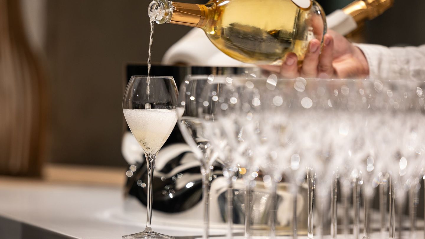 Der französische Champagner-Hersteller Maison Pommery prüft einen Einstieg der deutsch-spanischen Sektkellerei Henkell Freixenet