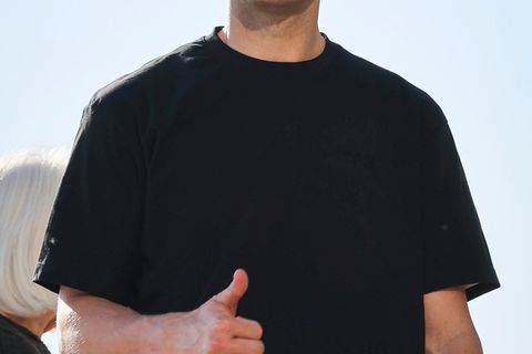 Daumen hoch am Strand: Wird dieses Zeichen von Manuel Neuer in Chicago auch für die WM-Generalprobe gegen die USA gelten? Foto: