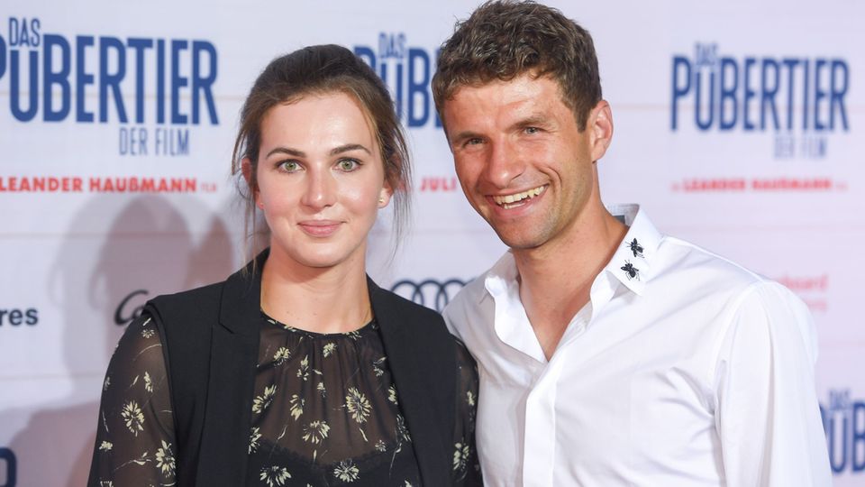 Lange waren Lisa und Thomas Müller als Traumpaar in Stadien und auf roten Teppichen unterwegs. (Archivbild) Foto: picture allian