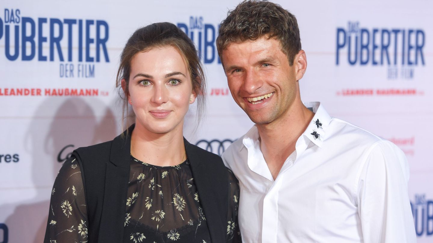 Lange waren Lisa und Thomas Müller als Traumpaar in Stadien und auf roten Teppichen unterwegs. (Archivbild) Foto: picture allian