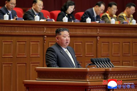 Machthaber Kim Jong Un bei Parteitag im Februar