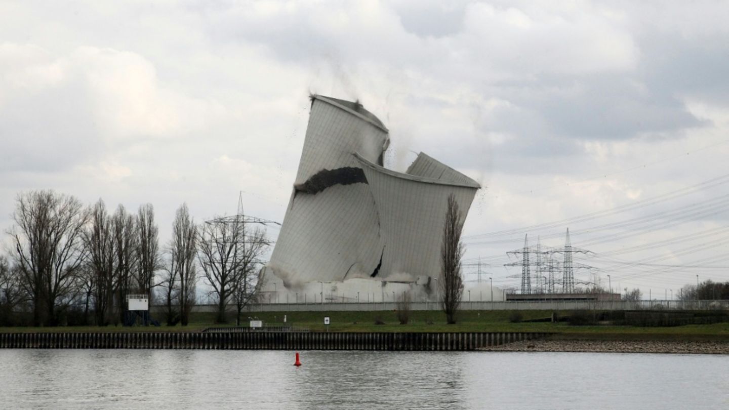 Abriss eines Kühlturms von Biblis 2023