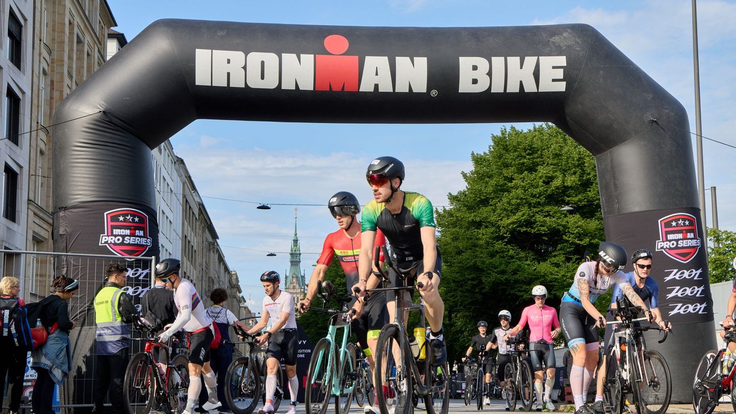 Eine fast 90 Kilometer lange Radrennstrecke wird am Sonntag für die Teilnehmer am Ironman in Hamburg reserviert. (Archivbild) Fo