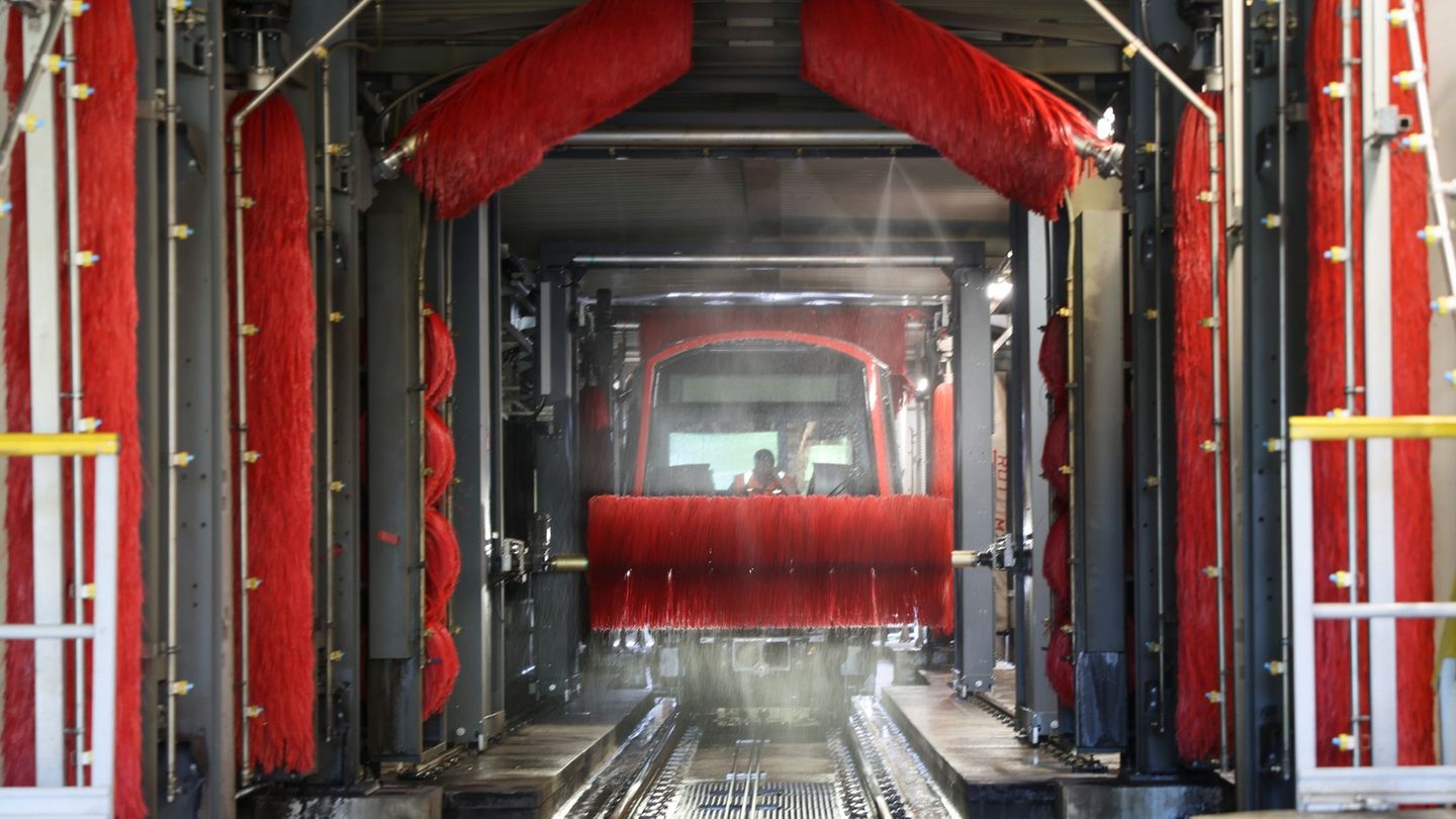 Hochbahn: XXL-Waschanlage bringt Hamburger U-Bahnen auf Hochglanz