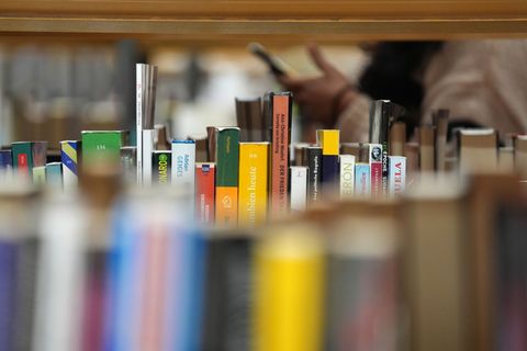 Bücher werden lebendig: Das Projekt „Kilian/Julian“ bringt Kultur in Sachsens Bibliotheken und lässt Kinder auf Theater, Puppens