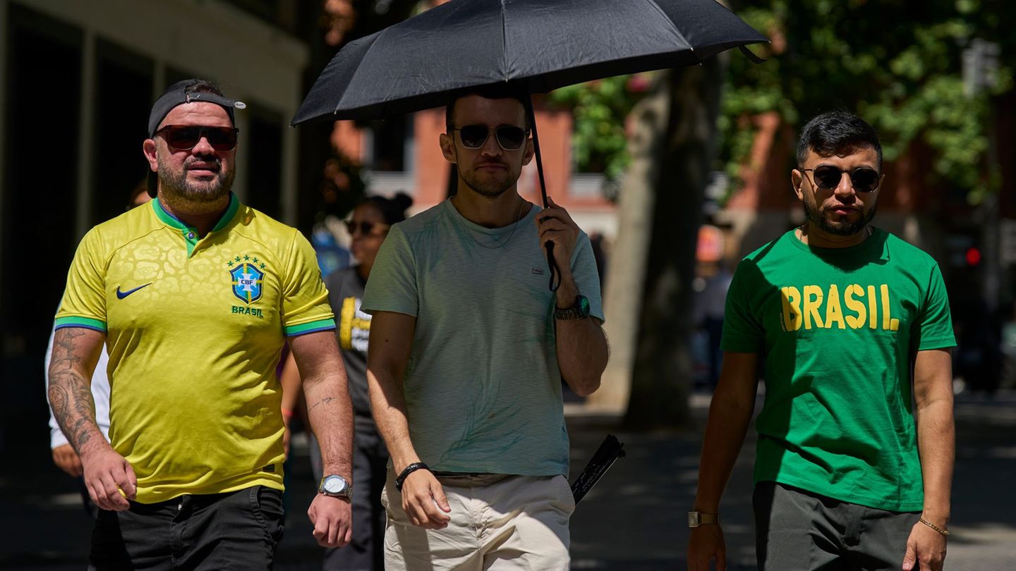 Fußball-WM: Trotz Hitze: FIFA verbietet leere Wasserflaschen in Stadien