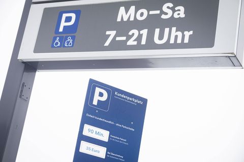 Parken ist auf manchen Arealen nur begrenzt erlaubt – woraus manche Firmen Profit schlagen