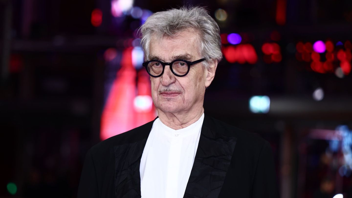 Regisseur Wim Wenders hat angekündigt, seinen Film „Falsche Bewegung“ vorerst zurückzuziehen. (Archivbild) Foto: Christoph Soede