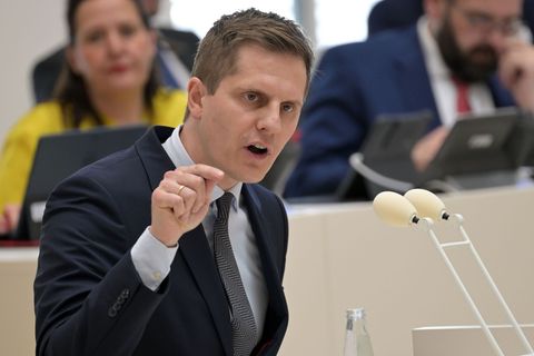 Die Zahl der Fälle von häuslicher Gewalt nehmen zu. (Archivbild) Foto: Michael Bahlo/dpa