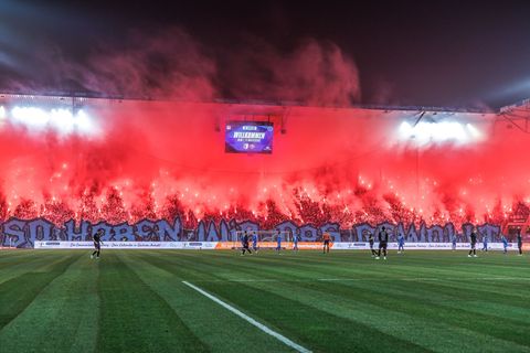 Im Heimspiel des 1. FC Magdeburg gegen Dynamo Dresden wurden zahlreiche Polizisten und Fans bei Ausschreitungen verletzt. (Archi