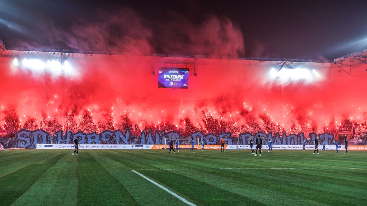 Im Heimspiel des 1. FC Magdeburg gegen Dynamo Dresden wurden zahlreiche Polizisten und Fans bei Ausschreitungen verletzt. (Archi