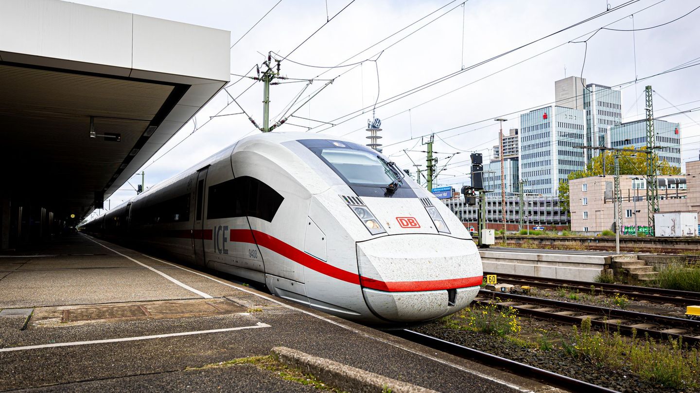 ICE von Hannover in Richtung Osten haben Verspätungen. (Symbolbild) Foto: Moritz Frankenberg/dpa