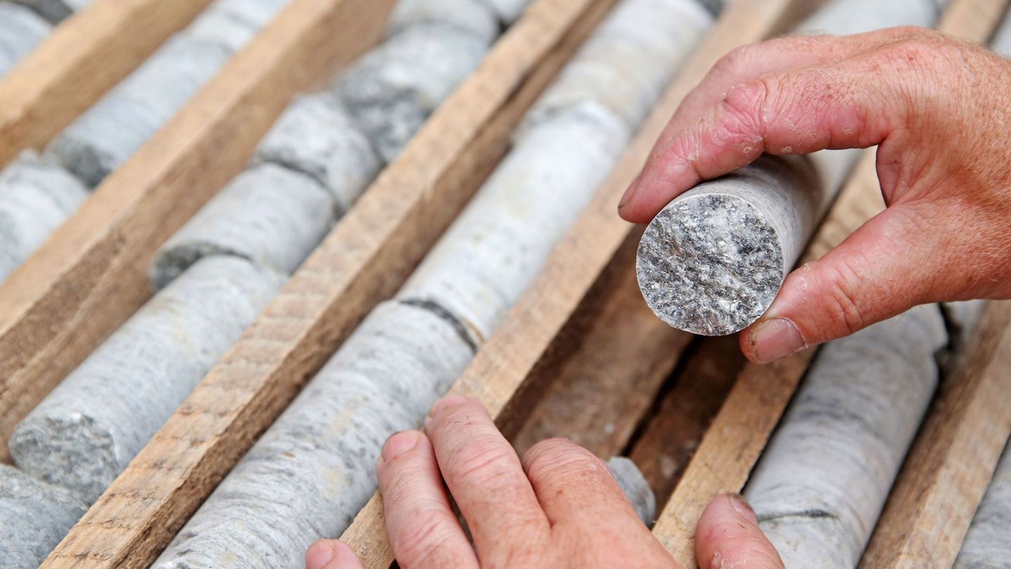 Geologie: Richtfest für neues Archiv für Bohrkerne in Freiberg